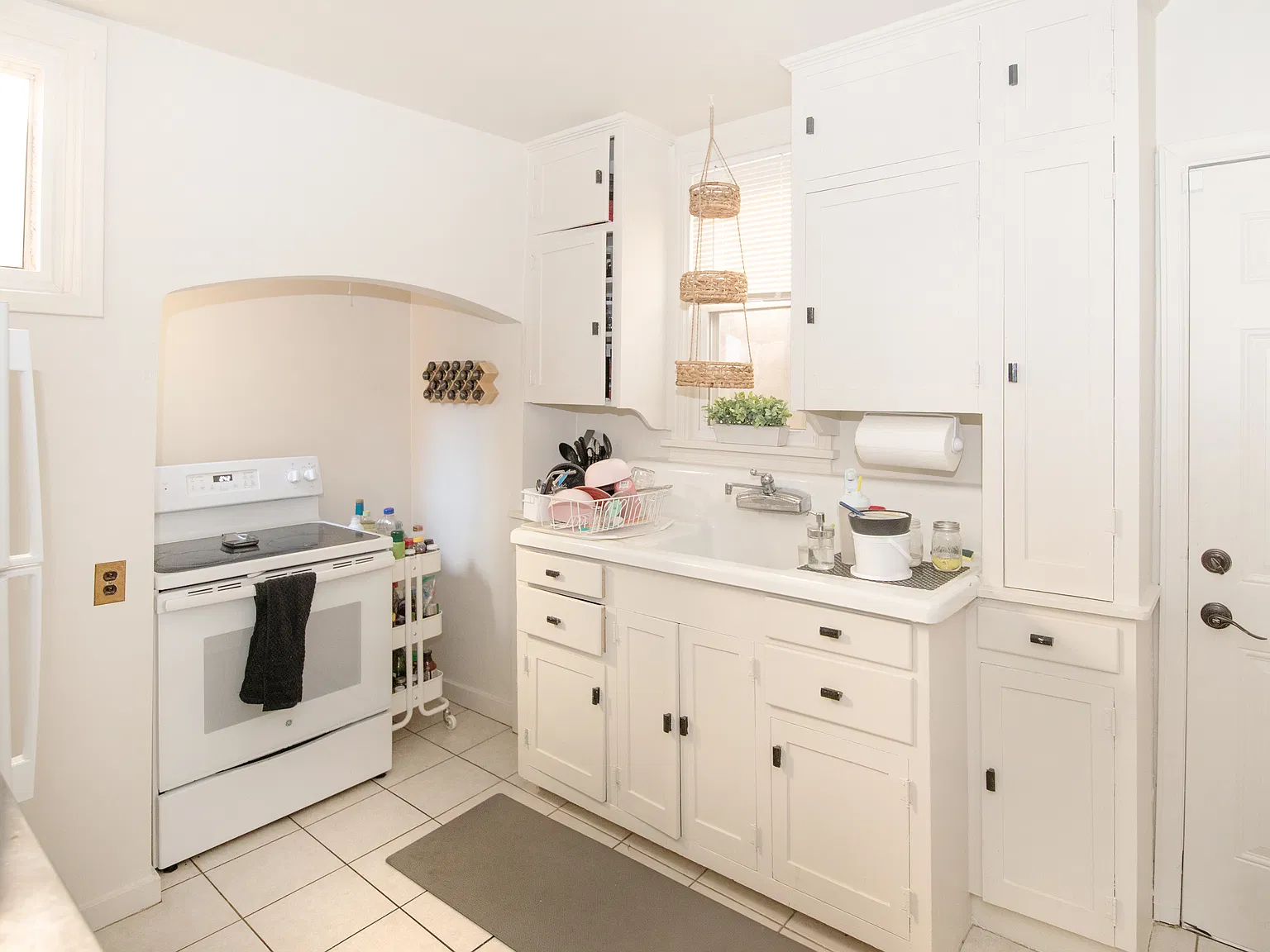 4 bed, 1800 sqft, $7,200 — Photo 2