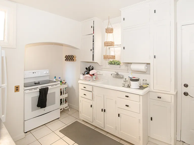 1321 College Ave — Photo 2