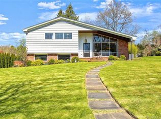 414 Sky Top Dr, Fairfield, CT 06825