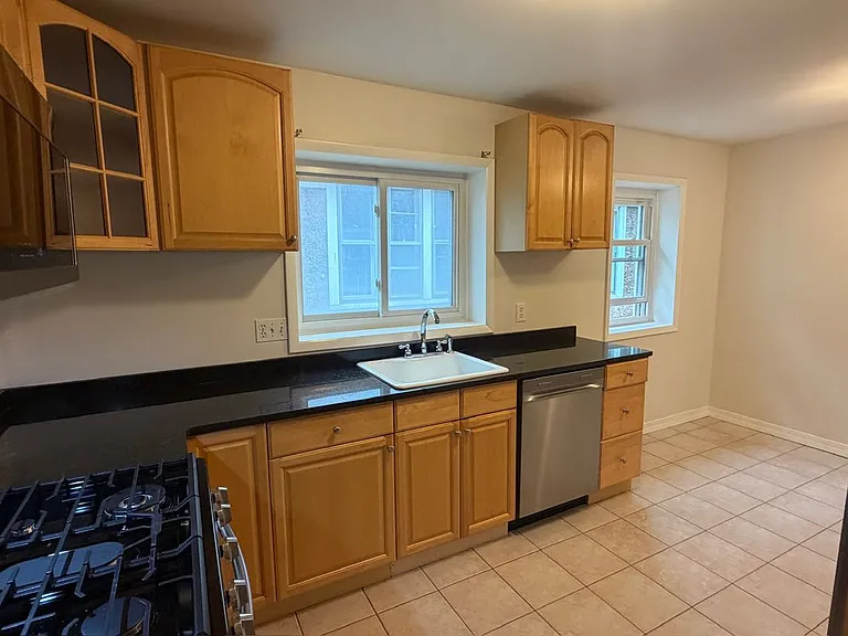 542 Richmond Ave #UPPER — Photo 14