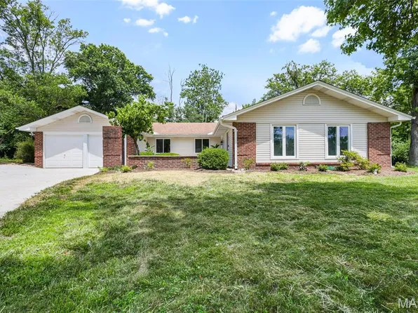 2 Treewood Ct, Ballwin, MO 63011