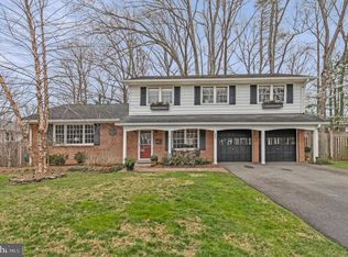 8203 Galahad Ct, Annandale, VA 22003