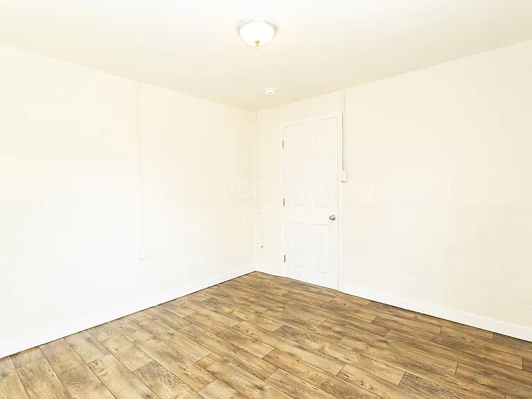 417 N Hawthorne St #417 — Photo 9