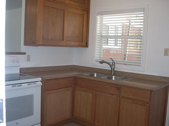 4th image of 703 N Plains Park Dr