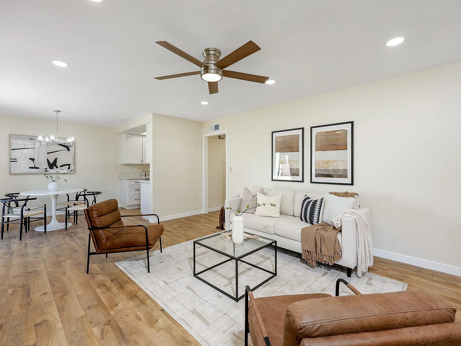 2 bed, 2.0 bath, 1120 sqft, $3,995 — Photo 3