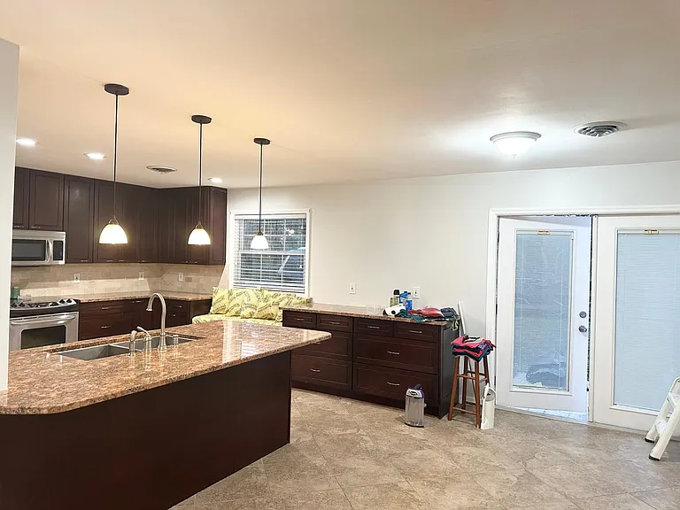 710 Morningside Dr — Photo 3