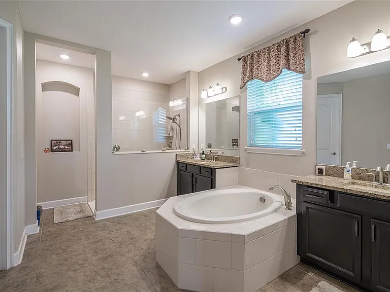 5409 Camberwell Ln — Photo 37