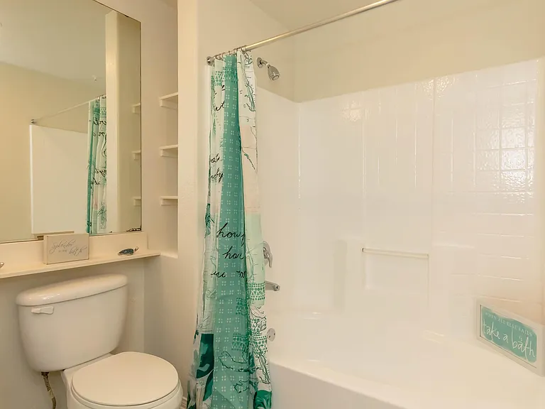 Laurel Vista Apartment Homes — Photo 49