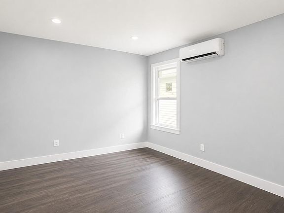 3rd image of 10754 125th Street