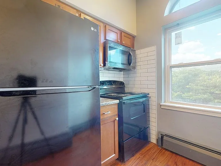 1800 Webster Ave #6 — Photo 25