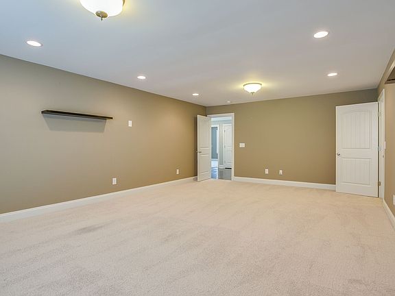 3rd image of 3243 Folcroft Dr