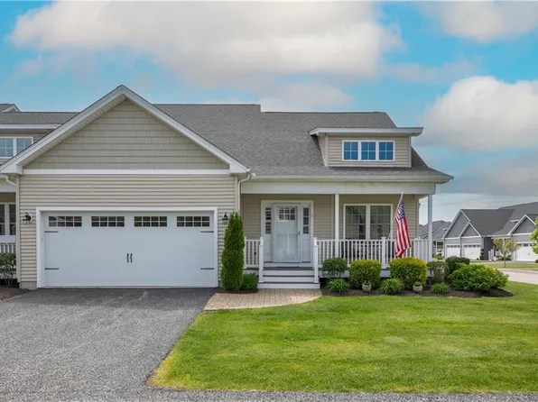 9 Thelma Ln, Middletown, RI 02842
