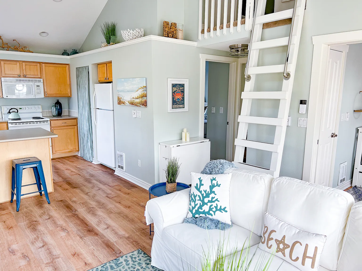 2 bed, 800 sqft, $3,275 — Photo 2