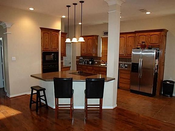3rd image of 2411 Grizzly Run Ln
