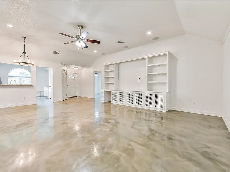 515 Valley Dr — Photo 4