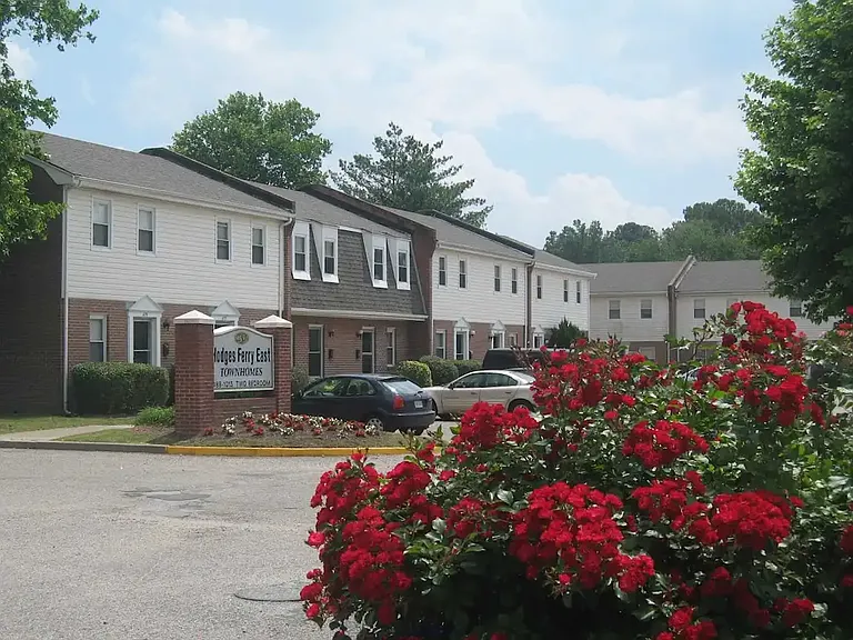 Hodges Ferry East Townhomes — Photo 7