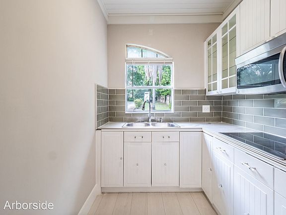 4th image of 4009 Shady Oak Ct