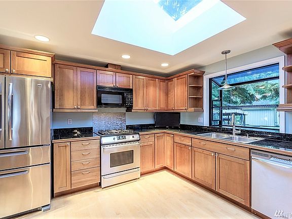 5th image of 8914 180th St SE