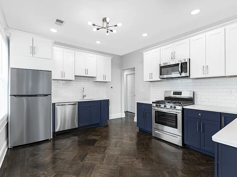The Regis at Bloomfield — Photo 9