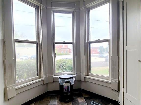 3rd image of 303 Empire St