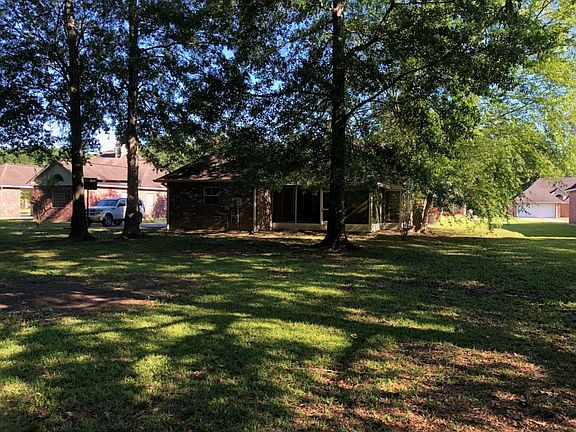 3rd image of 8114 Versailles Ave