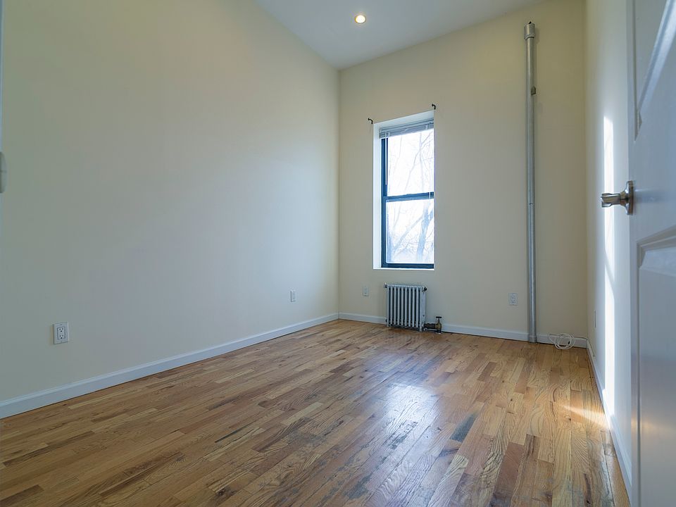 2nd image of 1155 E 35th St APT A5