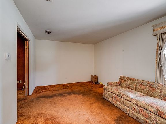 3rd image of 417 Keats Cir