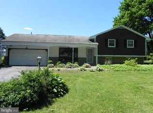 20 Mast Rd, Oley, PA 19547