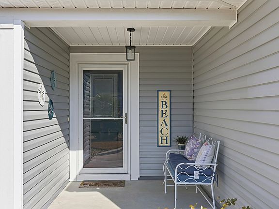 3rd image of 1716 Sapphire Dr.