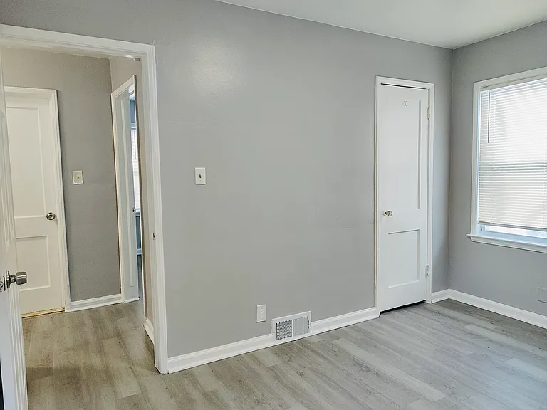 19345 Plainview Ave — Photo 8
