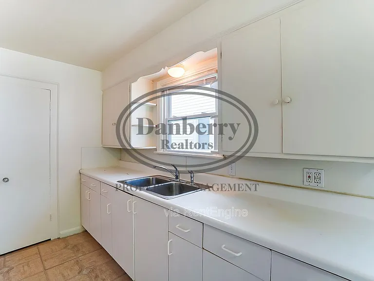 919 Brookley Blvd — Photo 9