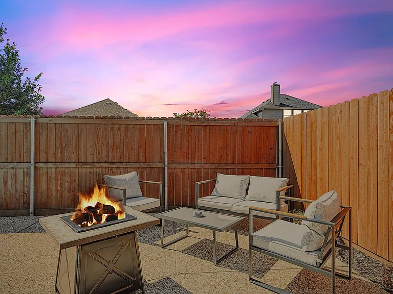 215 Nottingham Dr — Photo 34
