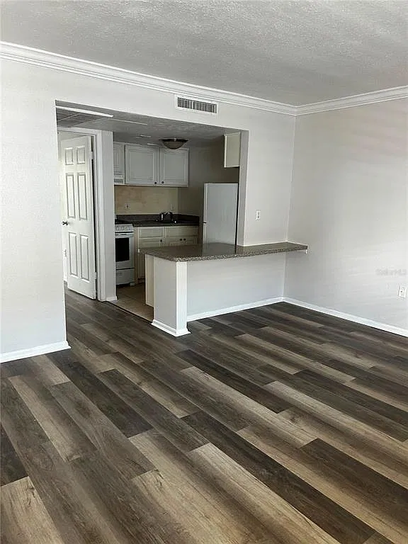 1 bed, 1.0 bath, 496 sqft, $1,200 — Photo 2