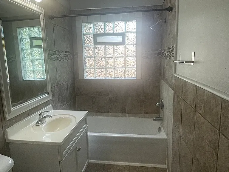1220 Selby Ave #202 — Photo 10