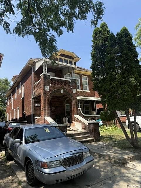1st image of 3032 Fullerton St