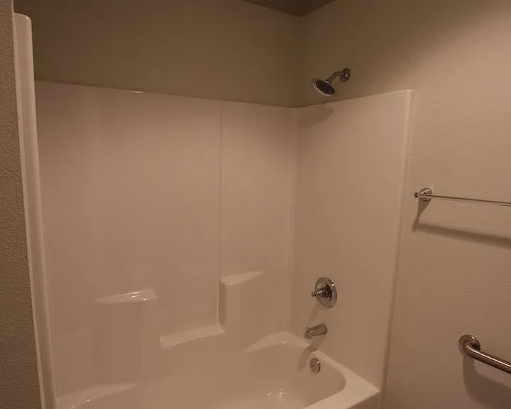 Beautiful 3 Bedroom 2 Bathroom Townhouse In South Tyler! Now Offering 1/2 Off First Full Months R... — Photo 18