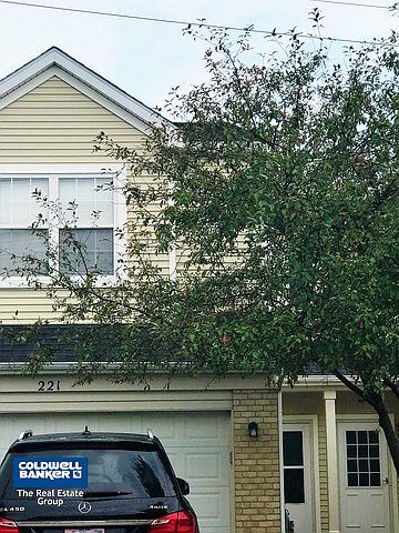 1st image of 221 Parkside Dr #221