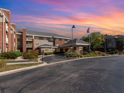 801 N McLean Blvd APT 220, Elgin, IL, 60123