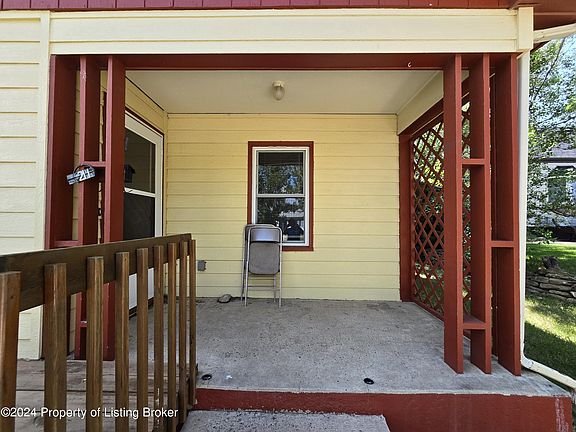 3rd image of 211 7th Ave W