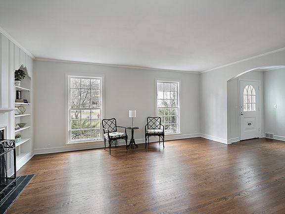 3rd image of 1315 Richmond Ln
