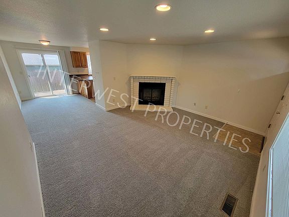 3rd image of 21600-21602 SE Alder St