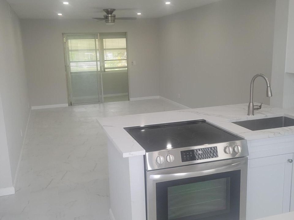 1st image of 2101 NE 1st Court #101