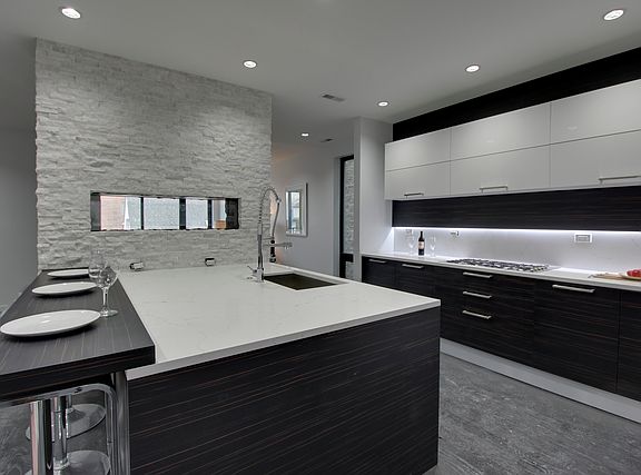 2nd image of 1806 W Belmont Ave #3