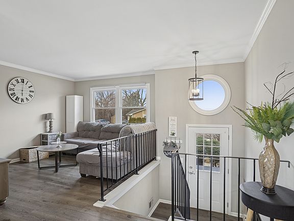 3rd image of 33 Opal Ave