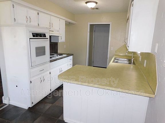 5th image of 1113 NE 6th St