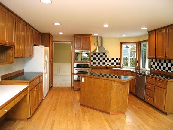 3rd image of 23266 NE 17th St