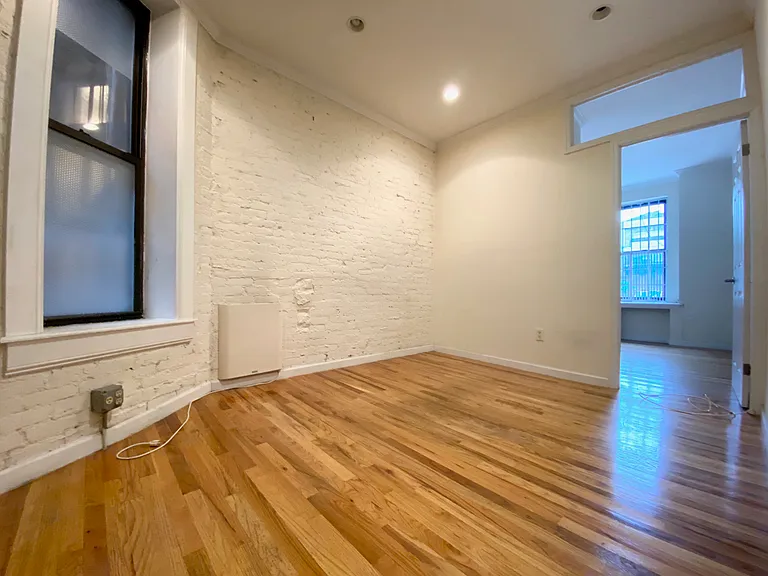 221 E 28th St #2E — Photo 3