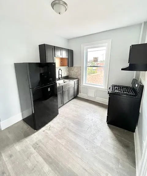 492 Park Ave #10 — Photo 1
