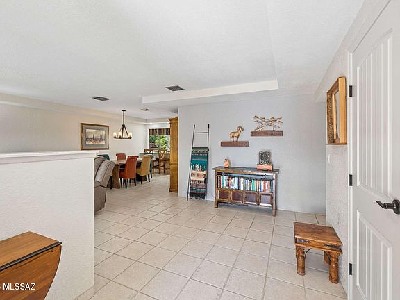 3rd image of 1073 N Paseo Iris
