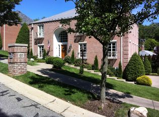 100 Rock Haven Ln, Pittsburgh, PA